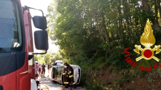 Incidente Venezia, auto con 5 ragazzi si schianta contro guard-rail: morti 2 ventenni.