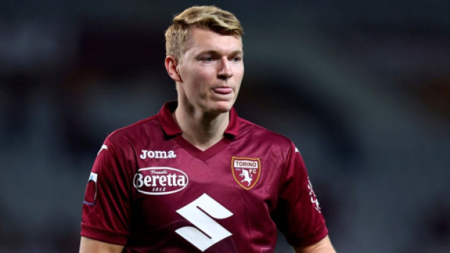 L'Inter pensa a Schuurs per la difesa.