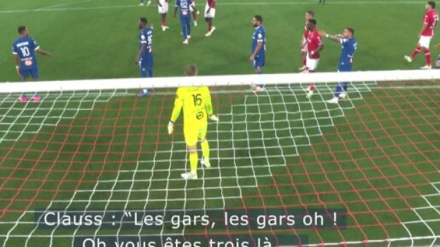 Jonathan Clauss pas content du comportement d&eacute;fensif de l'OM. (screenshot Twitter - @primevideo)