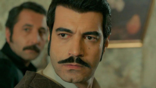 Terra amara Demir nella soap su Canale 5.