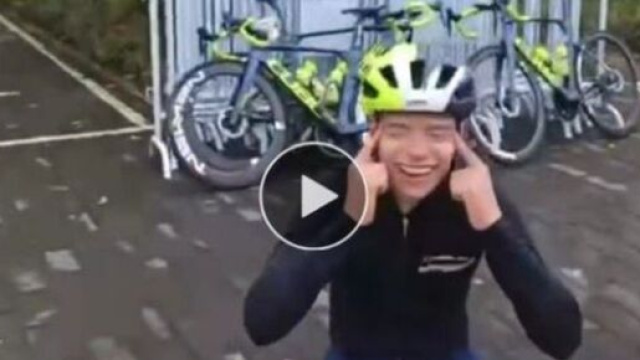 Ciclismo, il video che ritrae Madis Mihkels.