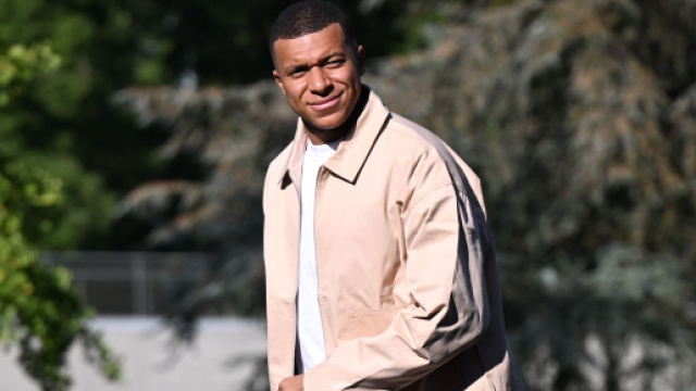 En marge de la tr&ecirc;ve internationale, le sujet Mbapp&eacute; et Real Madrid est revenu sur les plateaux TV comme l'After foot. (@ActuFoot_)