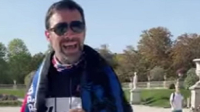 Julien Cazarre &agrave; Paris (capture chaine YouTube officielle de Julien Cazarre)