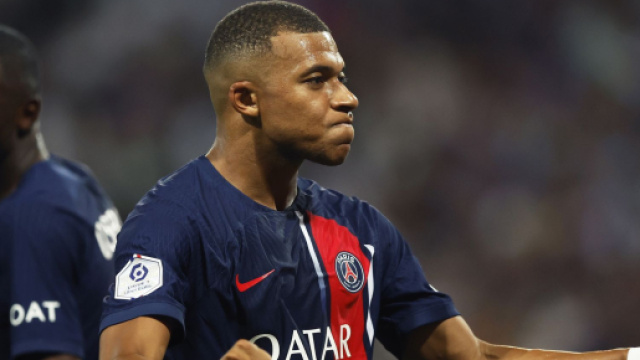 Kylian Mbapp&eacute; avec le maillot du PSG (capture Twitter @panams75)