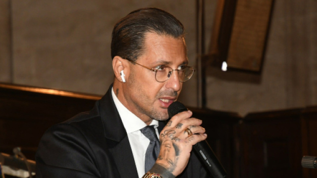 Fabrizio Corona, scandalo scommesse: 'Far&ograve; un altro nome: gioca nella Roma'.