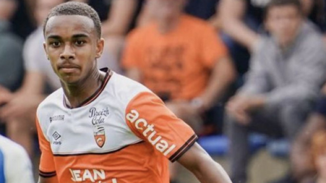 La Juventus starebbe lavorando all'acquisto del giovane Eli Junior Kroupi.