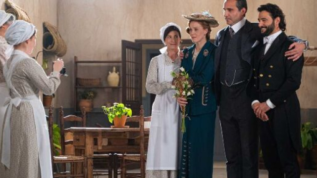 La Promessa, spoiler spagnoli: Pia e Gregorio si sposano, Teresa e Mauro testimoni.