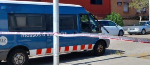 Todav&iacute;a sal&iacute;a humo del cuerpo carbonizado cuando los Mossos lo encontraron (X, @mossos)