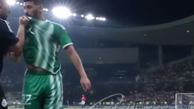 Djamel Belmadi s'en est pris &agrave; l'un de ses joueurs. (screenshot Twitter - @SportsZone__)