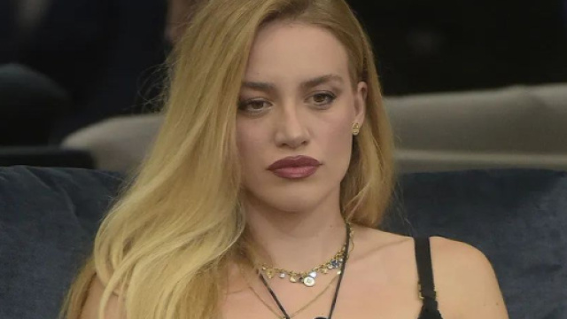 Grande Fratello, Heidi ha lasciato il gioco: uscita dal confessionale e nessun saluto.