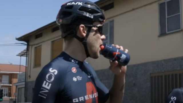Ciclismo, il nutrizionista della Ineos: 'Ora si possono consumare 140 grammi di carboidrati all'ora'