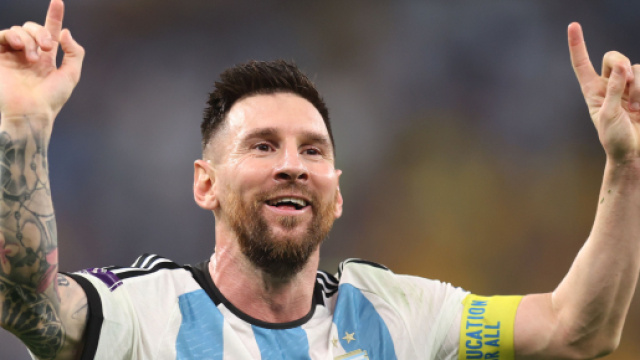 Lionel Messi avec le maillot de l'Argentine (capture Twitter @PVSportFR)