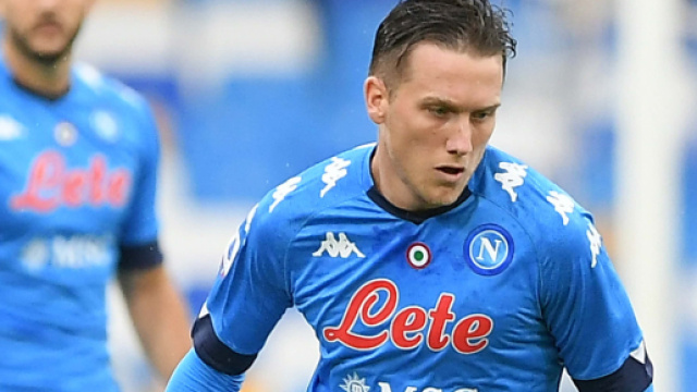 Mercato: possibile derby tra Inter e Juventus per Piotr Zieliński, ma lui vuole Napoli