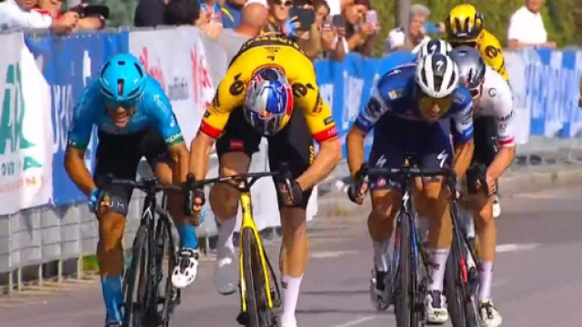 Ciclismo, Wout van Aert vince la Coppa Bernocchi.