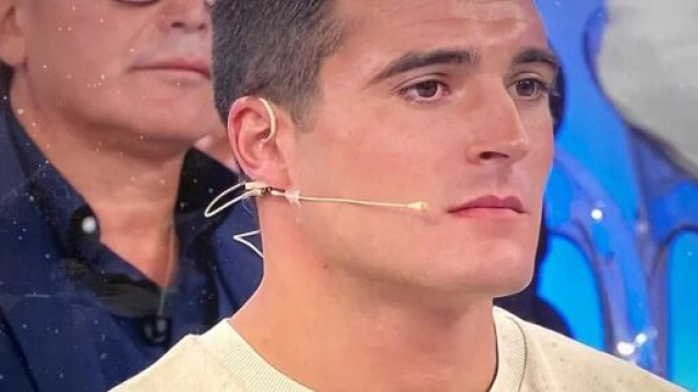 Uomini e donne, chi &egrave; Carlo Marini il corteggiatore di Manuela: 28 anni, vive nelle Marche.