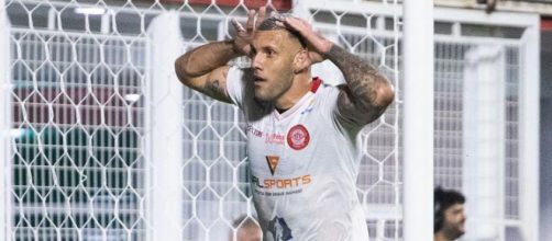 Fernand&atilde;o marcou os dois gols do Tombense (Reprodu&ccedil;&atilde;o/Facebook/TombenseFutebolClube)