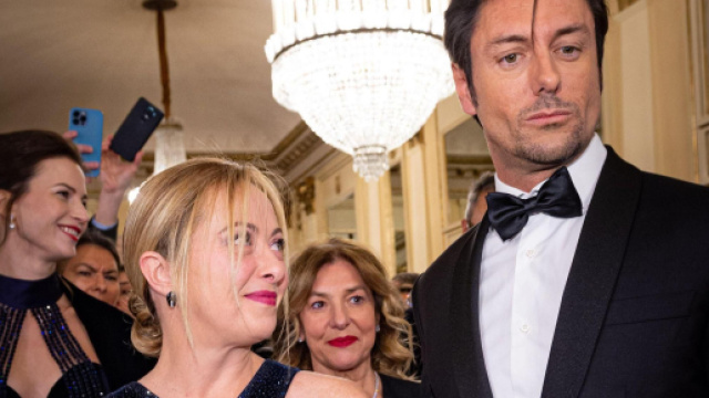 Giorgia Meloni rompe con Giambruno: 'Le nostre strade si sono divise da tempo'.