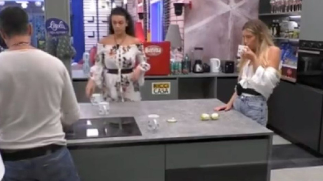GF, Angelica e Anita ignorano Beatrice Luzzi (Video).