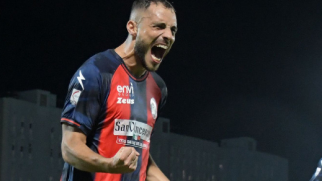 Giugliano-Crotone, stop ai tifosi: la gara sar&agrave; a porte chiuse.