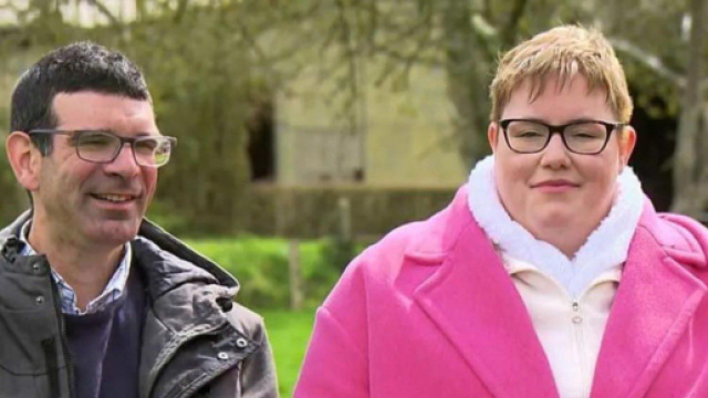 Justine emm&eacute;nage chez Patrice (Screenshoot Twitter @GossipRoomOff)