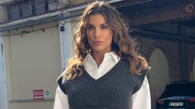 Le tendenze della moda per l'autunno 2023, i pantaloni in maglia di Belen Rodriguez e il gilet cropped di Elisabetta Canalis