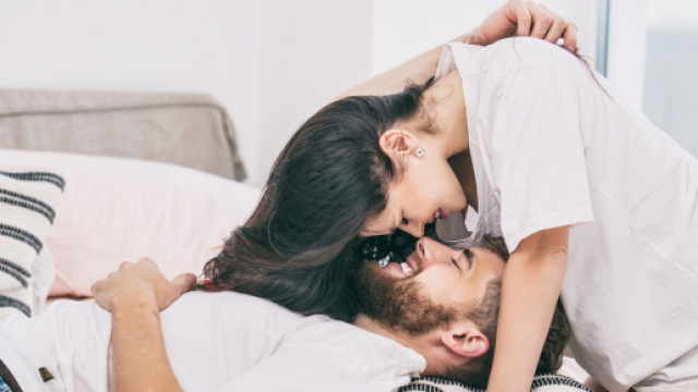 L'oroscopo e posizioni di gioved&igrave; 26 ottobre, amore: Pesci passionale