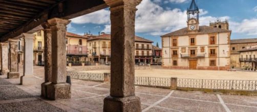 Los vecinos del municipio segoviano recordaron a las v&iacute;ctimas con un minuto de silencio (Facebook, Ayuntamiento de Riaza)