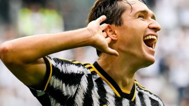 Chiesa compie 26 anni, i tifosi lo esaltano: 'Il nostro gioiello, auguri campione'
