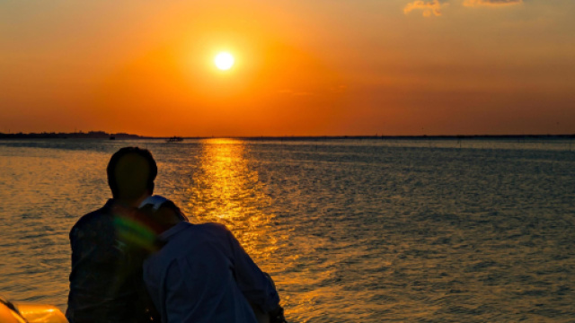 L'oroscopo di domani 1&deg; novembre: Luna in Cancro, voglia di coccole per Gemelli (1&ordf; met&agrave;).