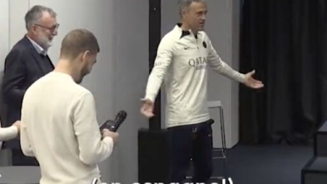 Luis Enrique en forme pour ses d&eacute;buts au PSG. (screenshot Twitter - @RMCsport)