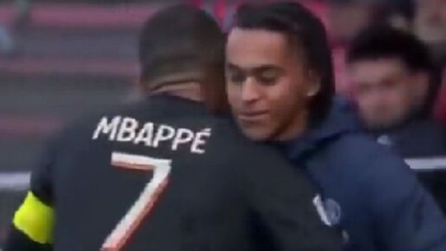 Kylian et Ethan Mbapp&eacute; contre Brest (capture Twitter @panams75)