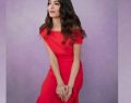 Novità moda autunno 2023: il trench di Amal Clooney e i jeans larghi