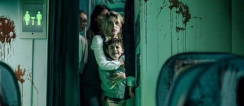 Cena do filme 'C&eacute;u Vermelho Sangue' (Reprodu&ccedil;&atilde;o/Netflix)