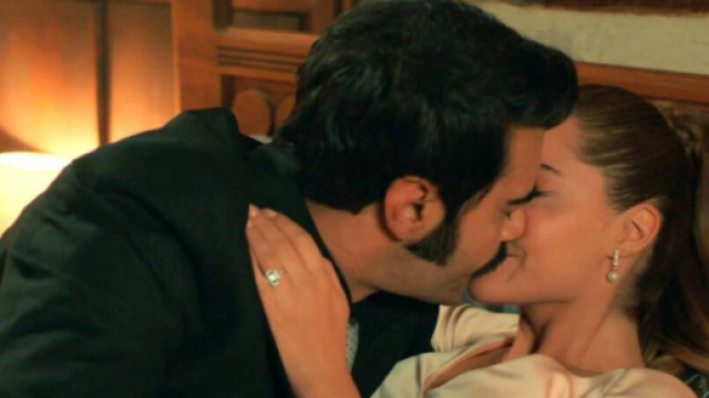Terra amara, anticipazioni novembre: Zuleyha confessa di voler andare a letto con Demir.