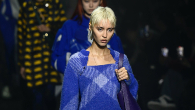 Burberry la prima di Daniel Lee celebra la britishness - lofficielitalia.com