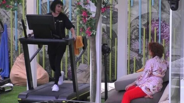 GF, Fiordaliso censurata mentre critica gli autori: 'Hanno messo tutte donne fidanzate'.