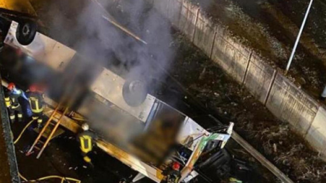 Mestre, bus precipita dalla sopraelevata: 21 morti e 15 feriti di cui 5 gravi,