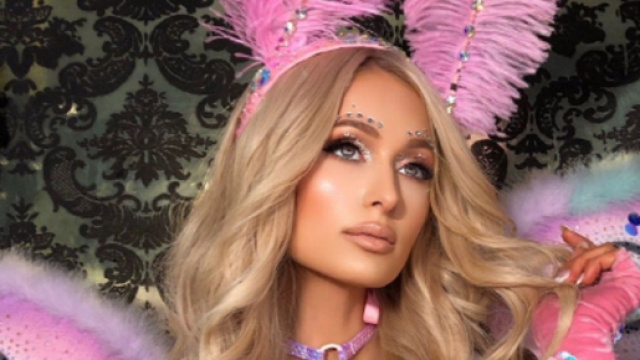 Paris Hilton a sign&eacute; un contrat de partenariat avec Twitter (Screenshoot Facebook @ Paris Hilton)