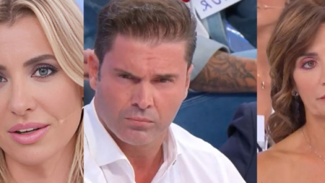 U&D, Cristina smaschera le bugie di Gianluca mostrando gli sms: 'Gli piacevo io, non Barbara'.