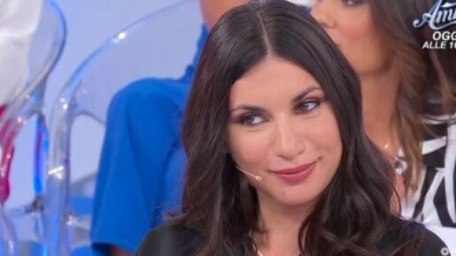 Uomini e donne, Manuela smascherata dall'ex