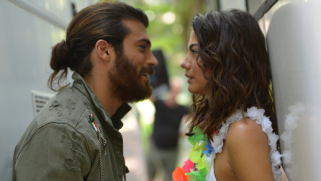 Can Yaman e Demet Ozdemir: nuova serie tv in arrivo in Italia