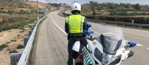 El motorista es el segundo fallecido en un accidente de tr&aacute;fico en las &uacute;ltimas 24 horas en Granada (X, @guardiacivil)