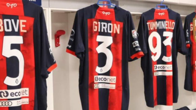 Crotone, squali in campo con le nuove maglie