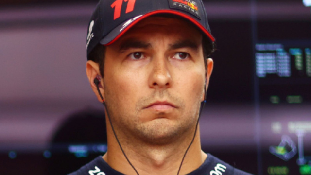 Sergio Perez commenta il terzo Mondiale di F1 consecutivo di Max Verstappen.