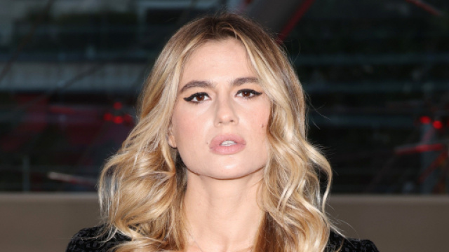 Tendenze moda e outfit per l'autunno-inverno 2023/24, gli stivali alti di Benedetta Parodi e i pantaloni cargo di Cristina Marino