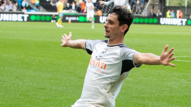 In foto Charlie Patino, centrocampista dello Swansea.