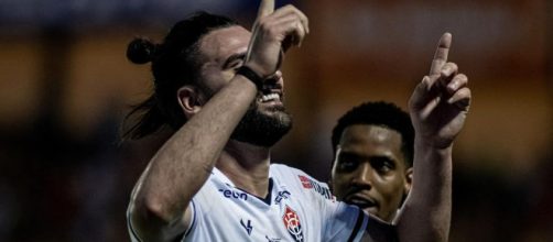 L&eacute;o Gamalho fez o gol de empate (Reprodu&ccedil;&atilde;o/Facebook/ecvitoria)