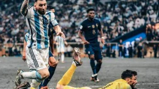 Messi et l'Argentine sacr&eacute;s en 2022 au Qatar face &agrave; la France. (screenshot Twitter - @@FCB_Argentine)