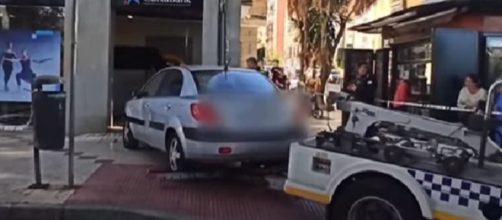 El conductor dio positivo en el test de alcoholemia (Youtube, @PoliciaLocalMalaga)