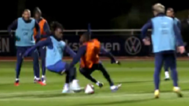 Eduardo Camavinga bless&eacute; au genou (capture Twitter @CanalplusFoot)